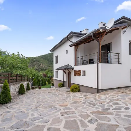 빌라 мартинели *